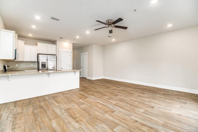 Building Photo - 1528 Farragut Way