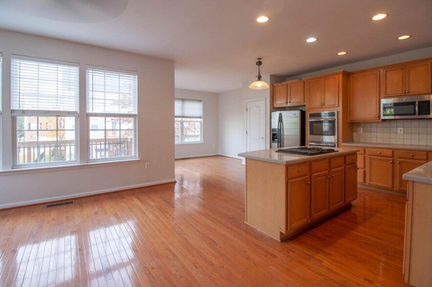 Building Photo - 12681 Heron Ridge Dr