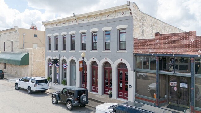 Building Photo - 410 E 3rd St