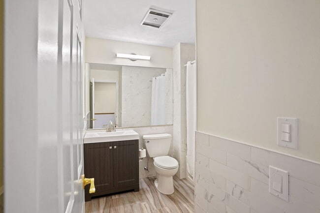 Building Photo - 7 River Rd