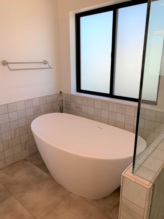 Building Photo - Clear Point Home - Ventura- Ocean Views - 4+3.5