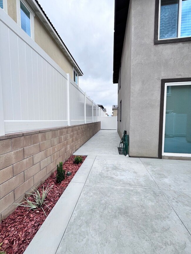 Building Photo - ***NEW BUILD IN LOMA LINDA***