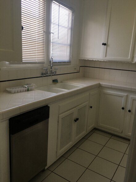 Building Photo - 442 N Spaulding Ave