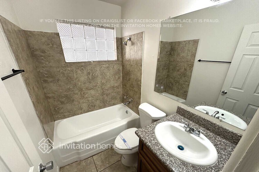 Building Photo - 3220 E Monte Vista Rd