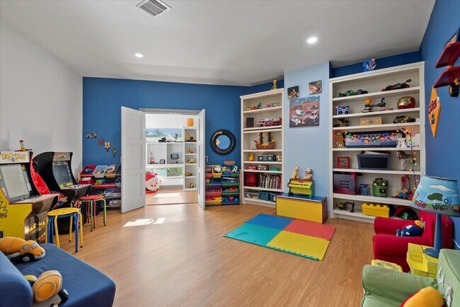 Building Photo - 30400 Highland Blvd