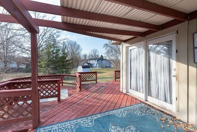 Building Photo - 3 Bedroom 2 Full Bath Ranch in Peaceful Geist Valley Estates