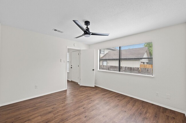 Building Photo - 2907 W Slaughter Ln