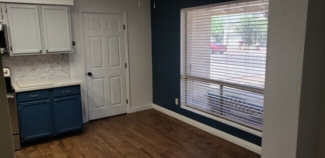 Building Photo - Trails at Scottsdale! Updated patio home with multiple patios