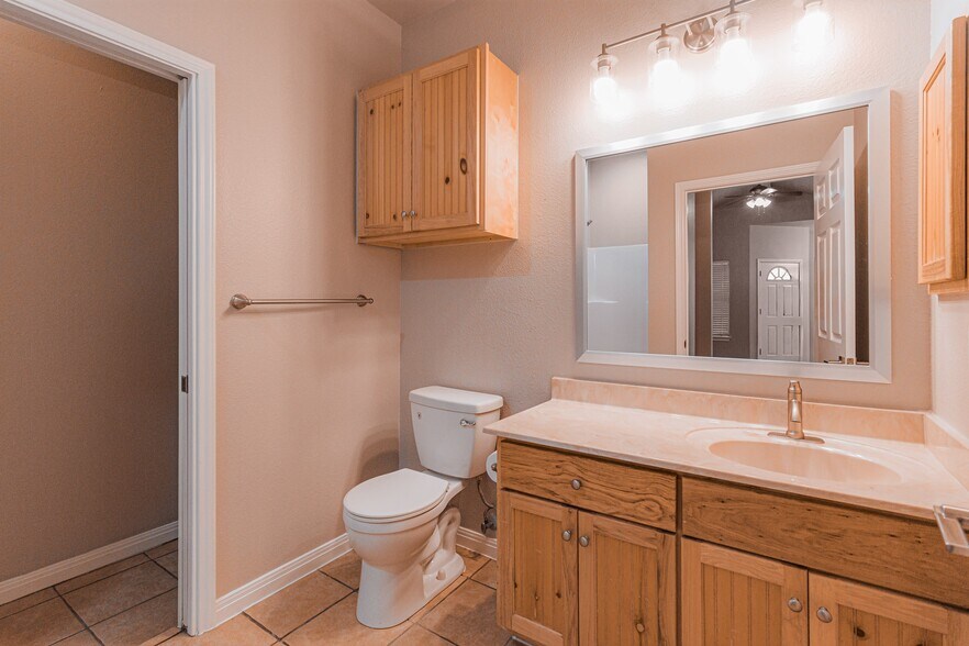 Building Photo - 104 San Antonio Rd