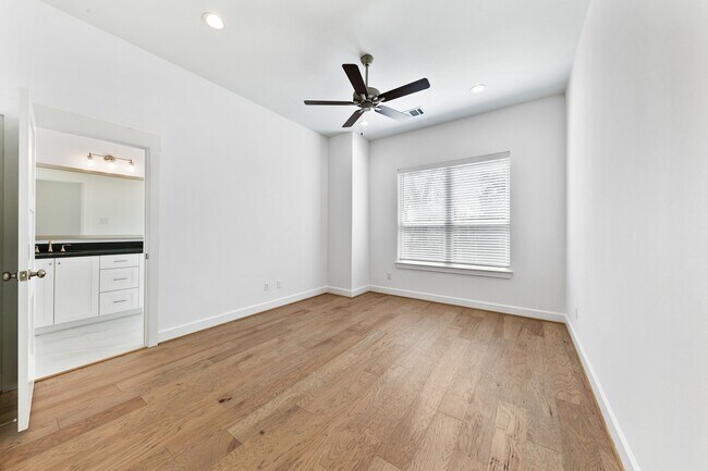 Building Photo - 1127 E 23rd St