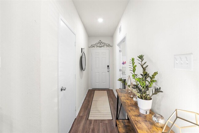 Building Photo - 196 Sweetleaf Dr