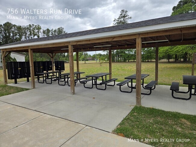 Building Photo - 756 Walters Run Dr