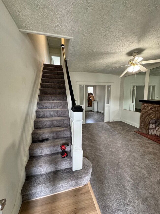 Building Photo - Rowhome for rent in Baltimore!