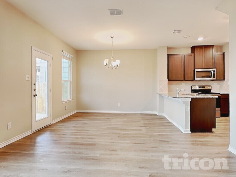 Building Photo - 601 Lost Pond