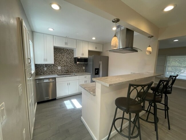 Building Photo - Gorgeous, fully remodeled house