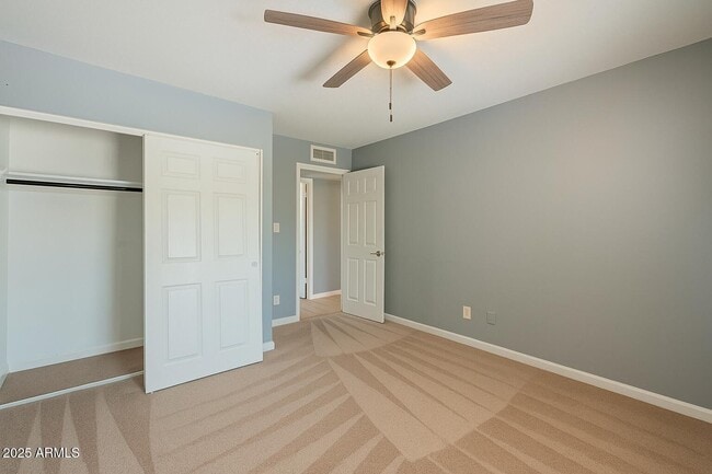 Building Photo - 3236 S Kenwood Ln