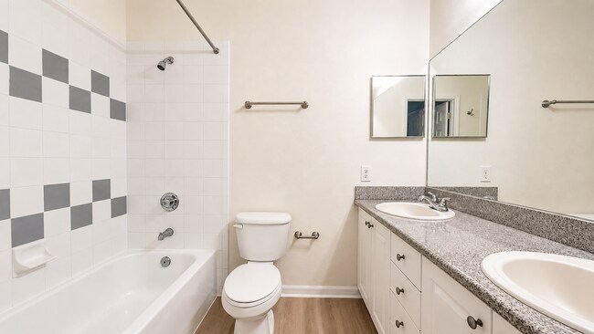 Building Photo - CAROLINA LANDINGS! 2 BEDROOM/2.5 BATH CONDO! SUPER LOCATION- UNIVERSITY PARKWAY