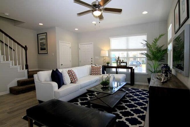 Building Photo - 708 Tinton Falls Ln