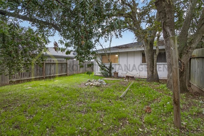 Building Photo - 8973 El Mirador Dr