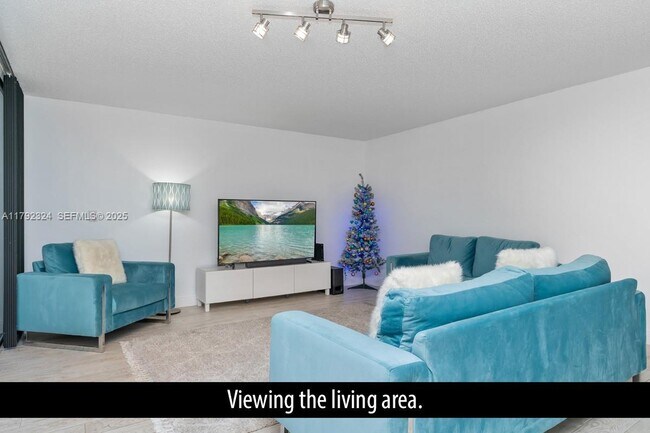 Building Photo - 825 Egret Cir