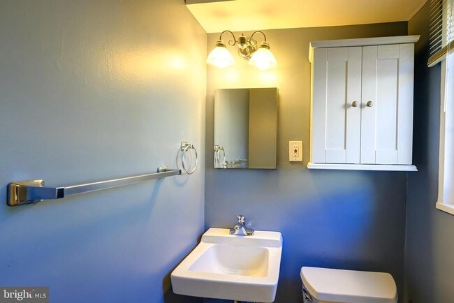 Building Photo - 9848 Hollow Glen Pl