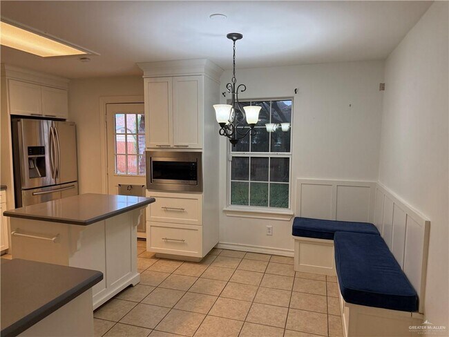 Building Photo - 25 Frontier Dr