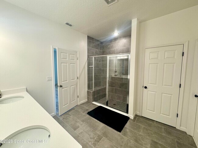 Building Photo - 1192 Canfield Cir