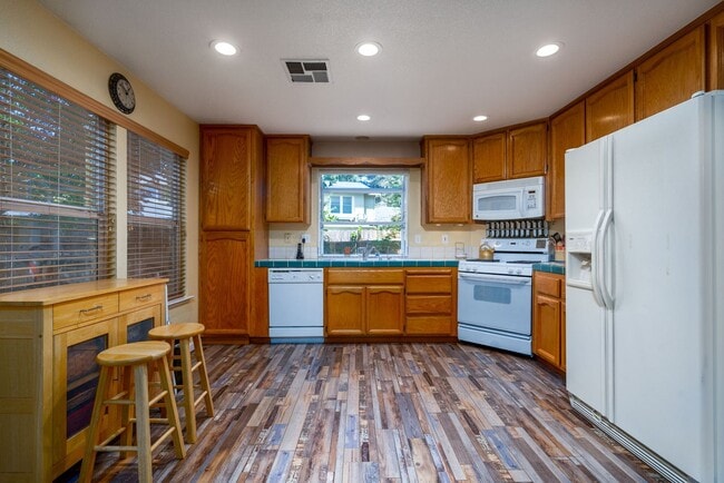 Building Photo - 2277 Halsey Cir