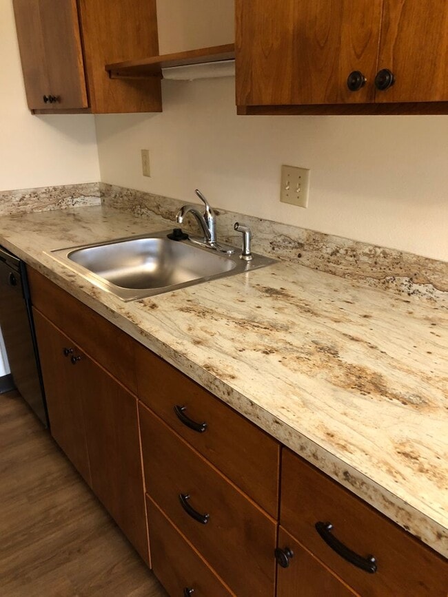 Building Photo - 2-Bedroom Condominium in McMinnville
