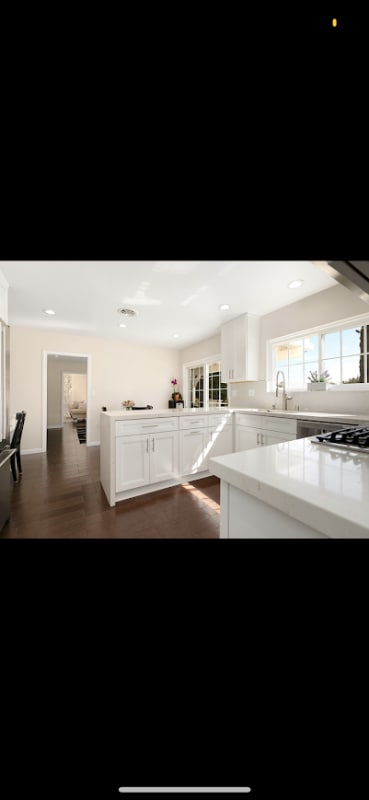 Building Photo - 10644 Vanalden Ave