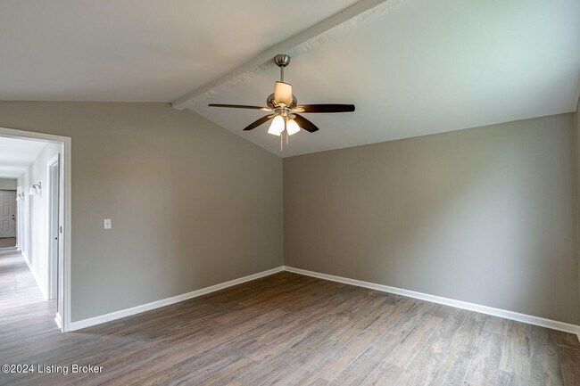 Building Photo - 1246 Schiller Ave