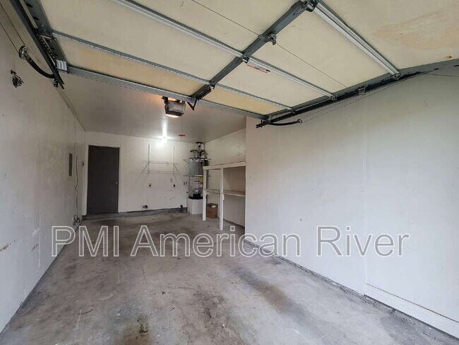 Building Photo - 9138 Nasreen Dr