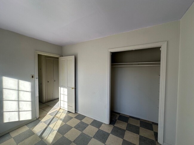 Building Photo - 14011 Daventry St