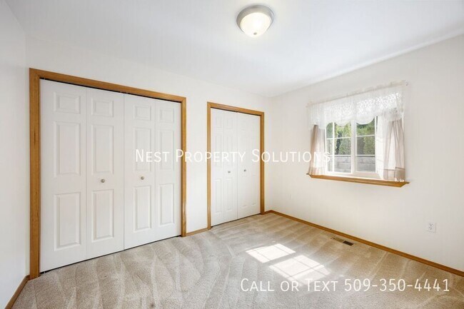 Building Photo - 807 Westshore Dr NE