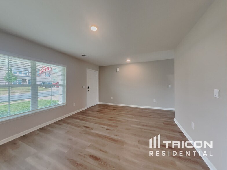 Building Photo - 6858 Keeneland Dr