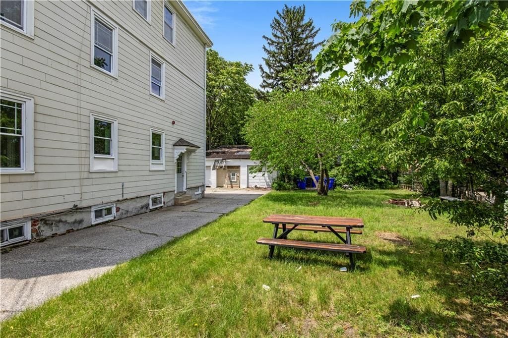 Building Photo - 11 Roosevelt St