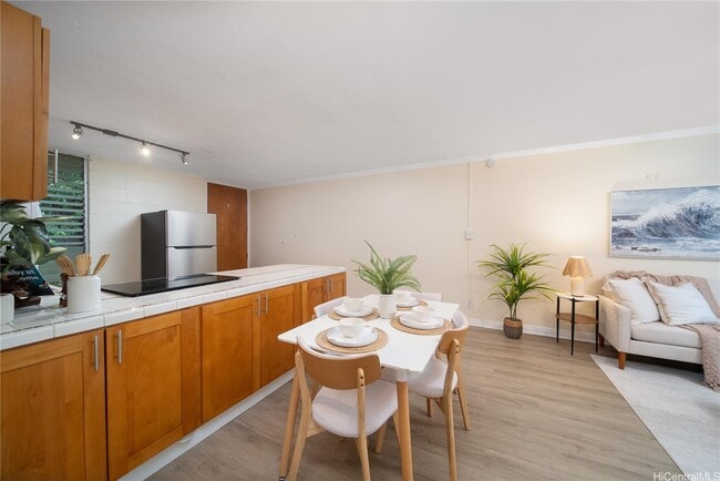 Building Photo - 95-2039-2039 Waikalani Pl