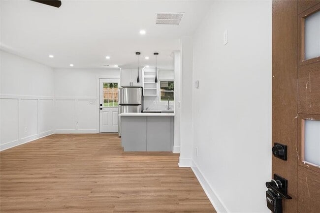 Building Photo - 2353 Clarissa Dr NW