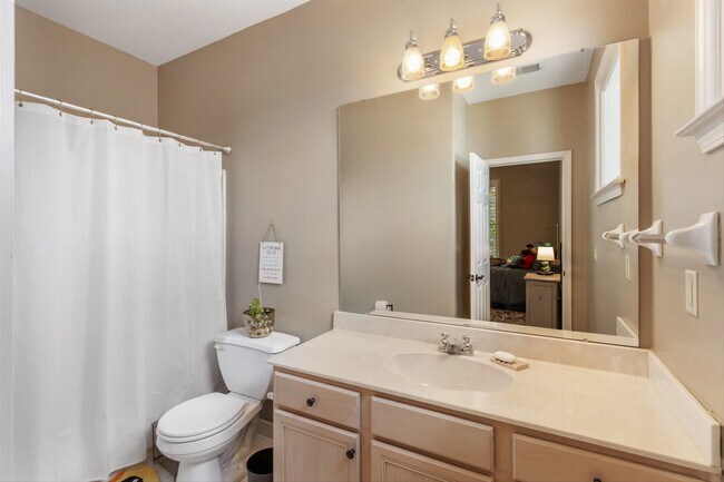 Building Photo - 948 River Breeze Dr