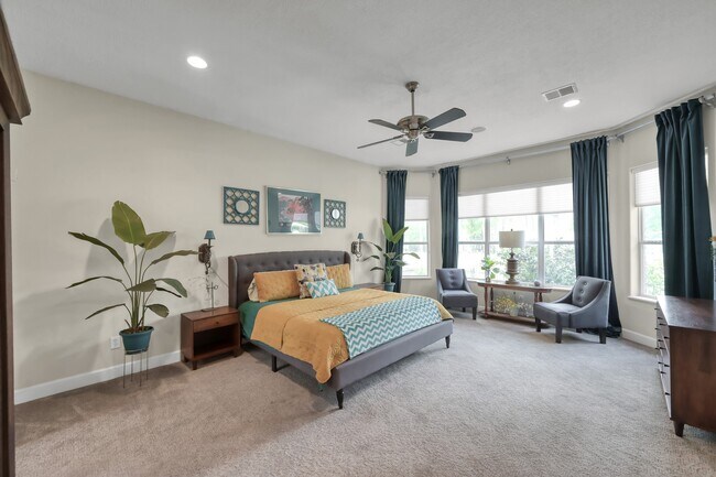 Building Photo - 204 W Pines Dr