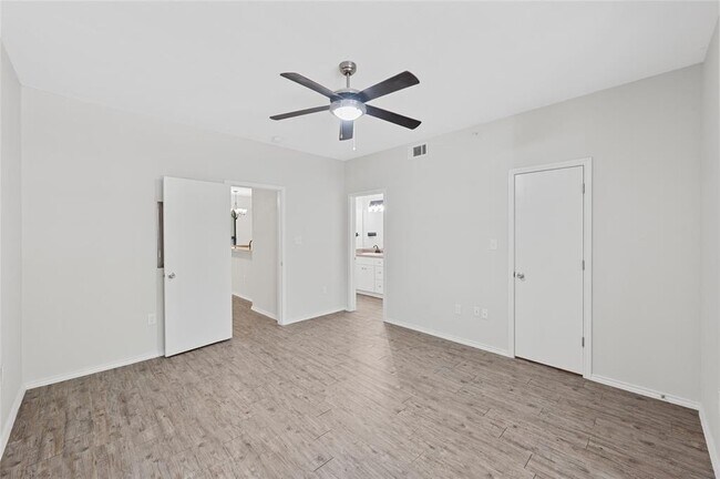 Building Photo - 3839 Dry Creek Dr