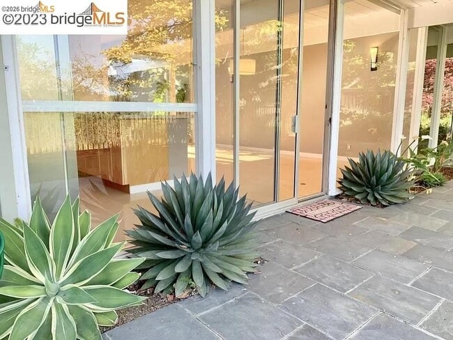 Building Photo - 5559 Greenridge Rd