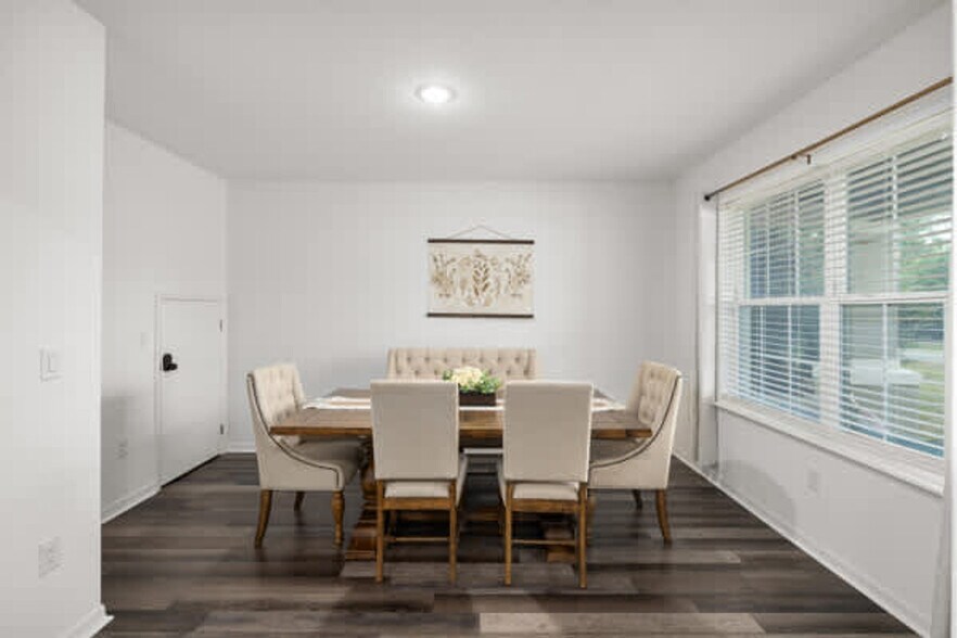 Building Photo - 14282 Coronado Dr