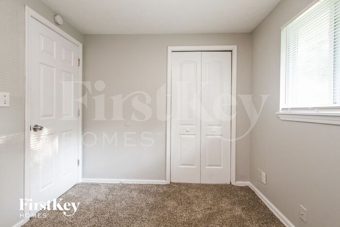 Building Photo - 6002 Gateway Dr
