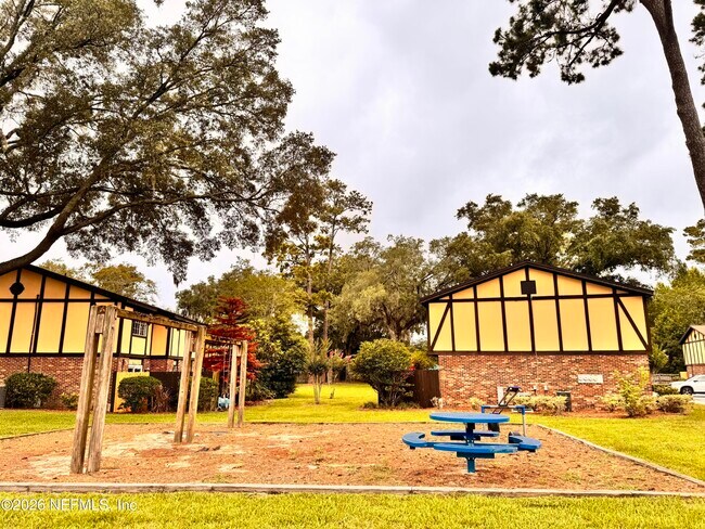 Building Photo - 4814 Windrush Ln