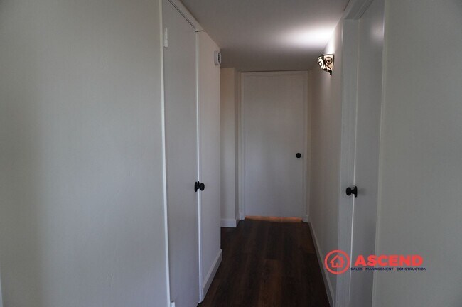 Building Photo - Spacious 4BR/2BA Bakersfield Home with Fireplace