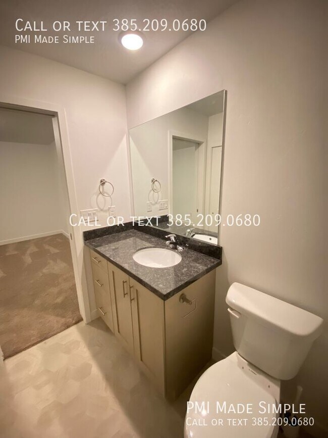 Building Photo - Clear and Bright, Newer Townhome in Rivert...