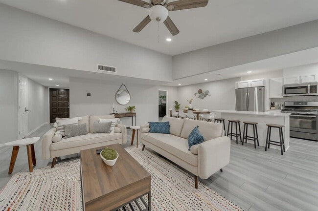 Building Photo - 2922 Clover Valley Dr