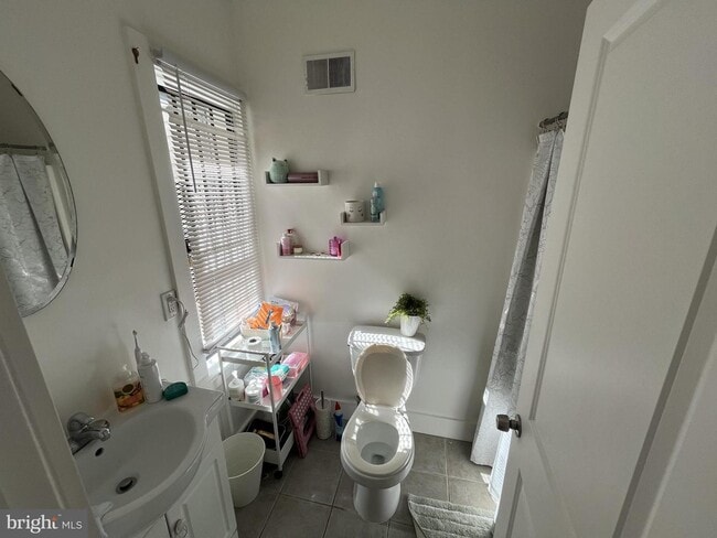 Building Photo - 1704 Arlington St