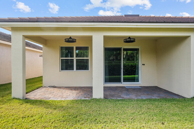 Building Photo - 4491 NW Oakleaf Ct